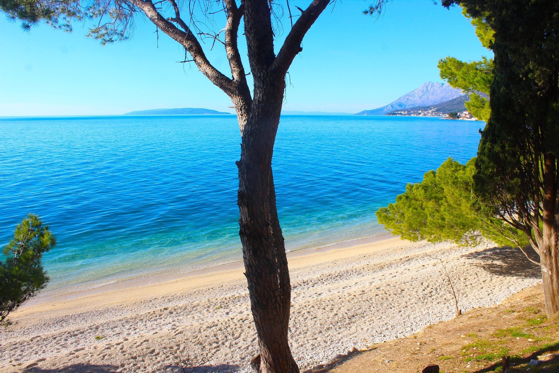 Ein Strand in Živogošće Porat